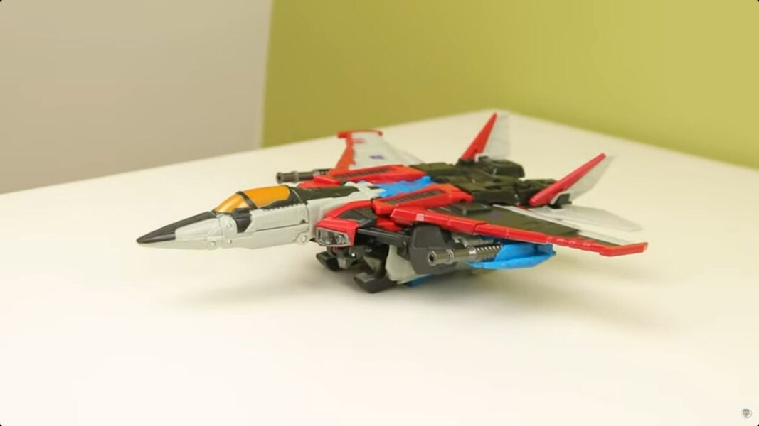 Image Of Reactive Bumblebee & Starscream 2 Pack In Hand From Transformers Game Toys  (31 of 37)